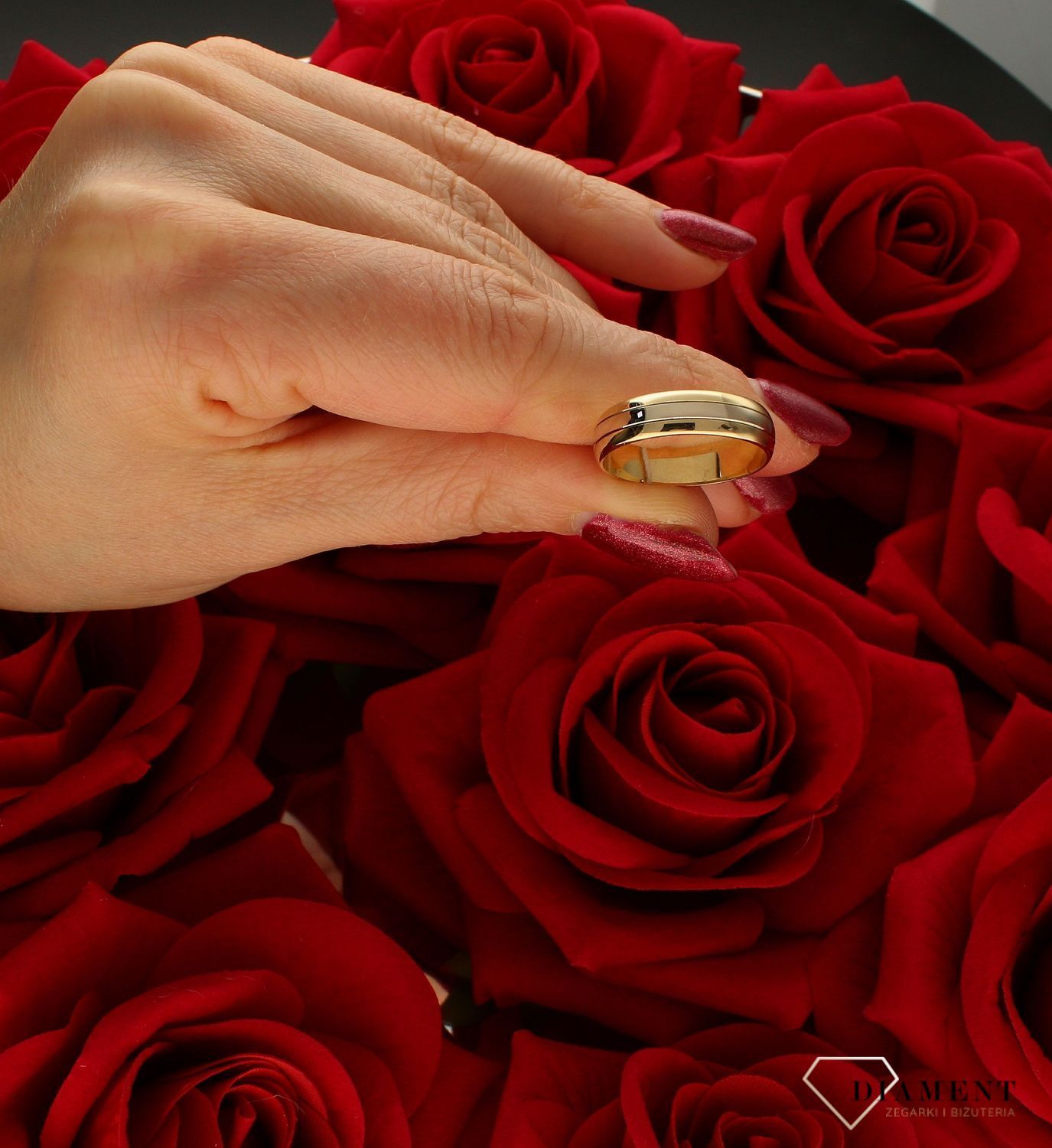 Złota obrączka damska 585 półokrągła 5 mm z białym paskiem  Żółte i białe złoto.jpg